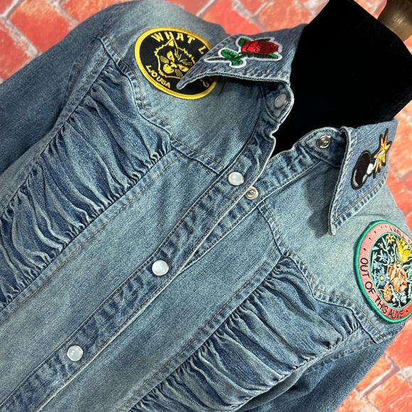 Newport News Jeanology Snap Front Ruched Denim Shirt with Patches‎ - Picture 2 of 7